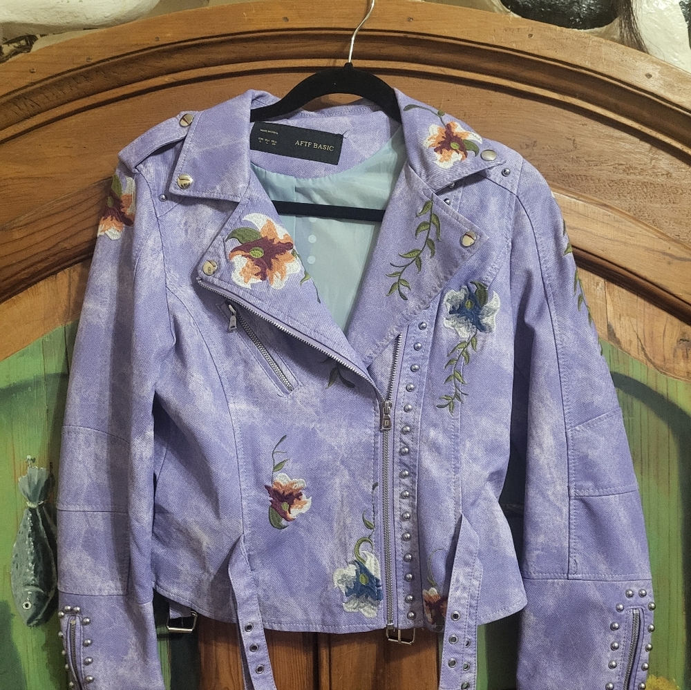 AFTF Basic Women's Embroidered Floral Jacket